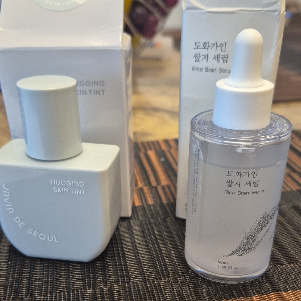 Hugging Skin Tint - Airy Bloom - Picture 3 of 5